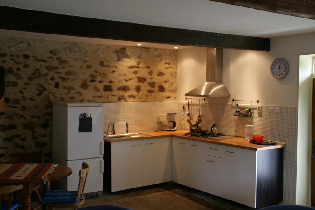 Le Petit Mas D'Ile Bed and Breakfast Saint-Germain-de-Confolens Pokój zdjęcie