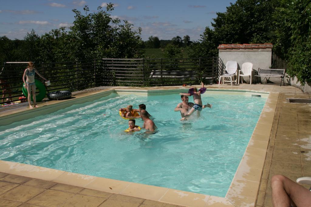 Le Petit Mas D'Ile Bed and Breakfast Saint-Germain-de-Confolens Zewnętrze zdjęcie
