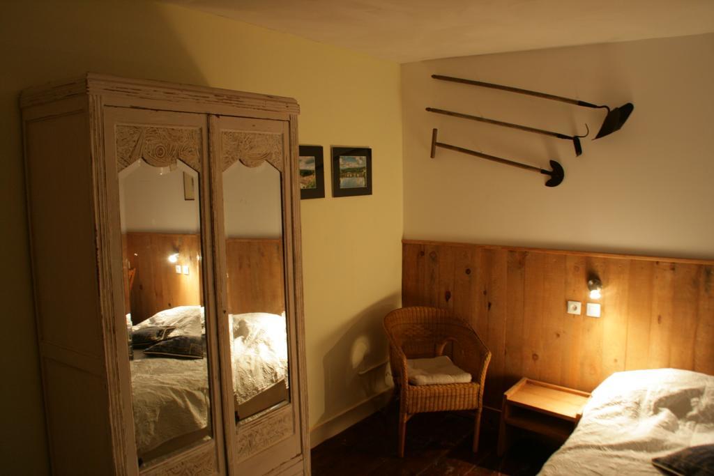 Le Petit Mas D'Ile Bed and Breakfast Saint-Germain-de-Confolens Zewnętrze zdjęcie