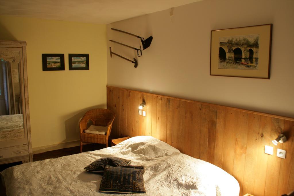 Le Petit Mas D'Ile Bed and Breakfast Saint-Germain-de-Confolens Zewnętrze zdjęcie